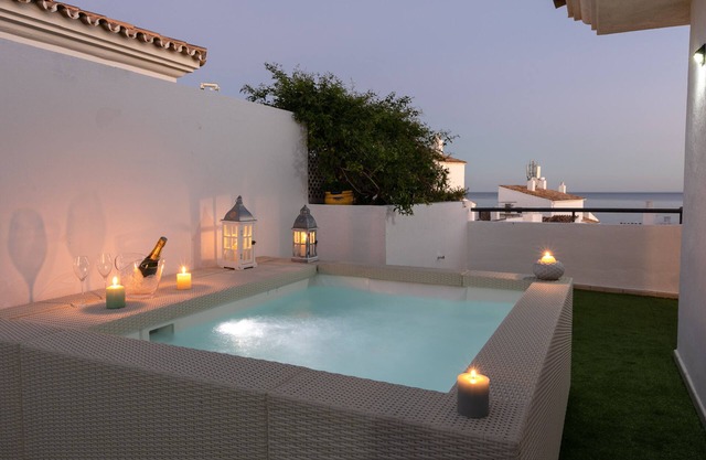 Nº 1 IN PUERTO BANUS, SEA VIEWS DUPLEX PENTHOUSE WITH PRIVATE HEATED POOL