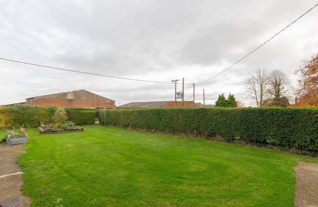 No 1 , Sparham Hall - sleeps 5 guests in 3 bedrooms