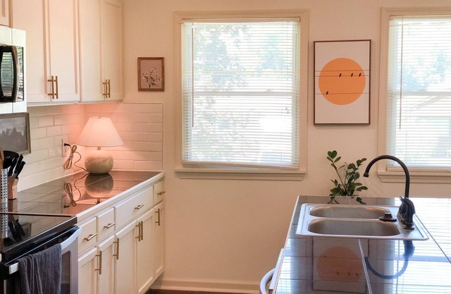 NO CLEANING FEE SURPRISES! Entire Main Floor 3BR/2BA/Kitchen/Washer & Dryer