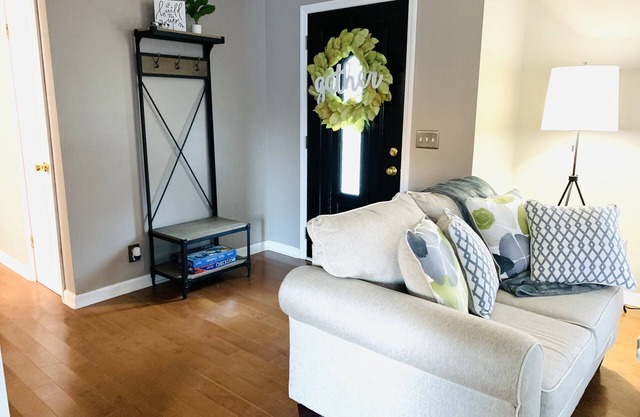 No Place Like Holmes-renovated country, quiet charmer