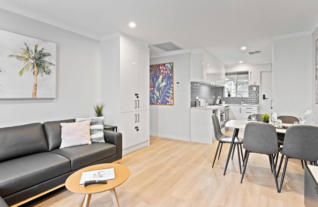 No stairs, Payneham South cosy 2BR unit 1. Linen hire inc. + Aircon throughout!