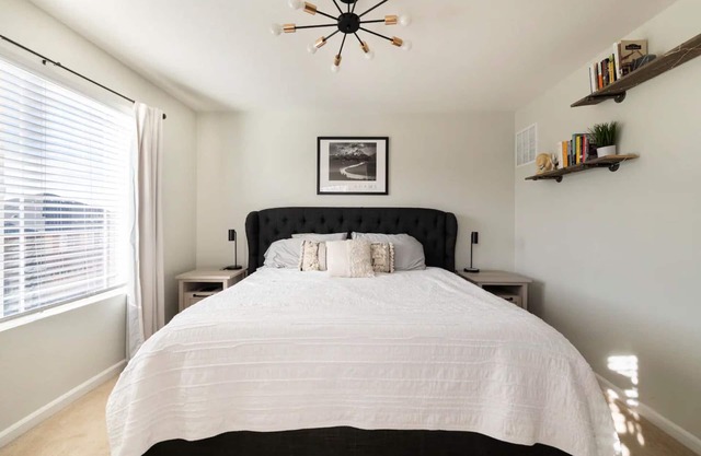 No xtra fees, 2br, 2.5ba, 3-story townhome, pet friendly with beautiful kitchen