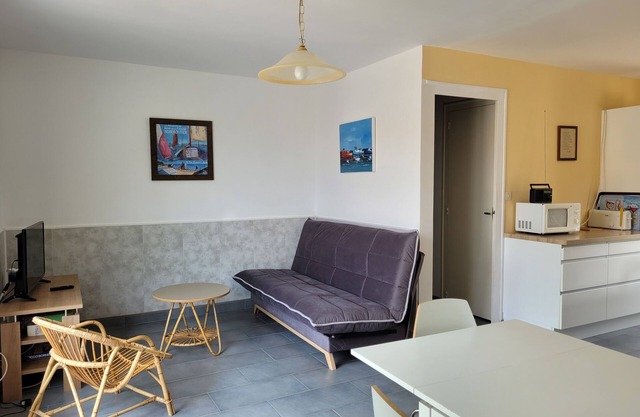 Noirmoutier: Villa on fenced plot, quiet location