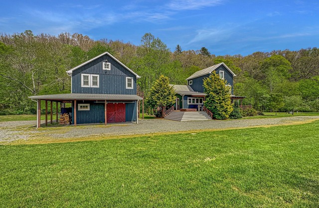 Noontootla Cottage- A trout fisherman's paradise | Pet Friendly | Farmhouse cottage