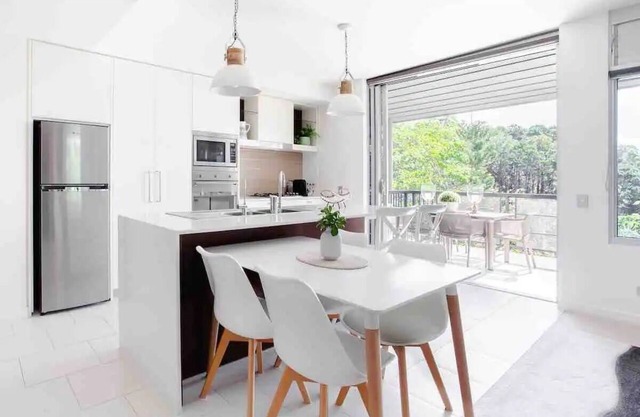 Noosa Luxury Poolside Penthouse Mins walk to Beach