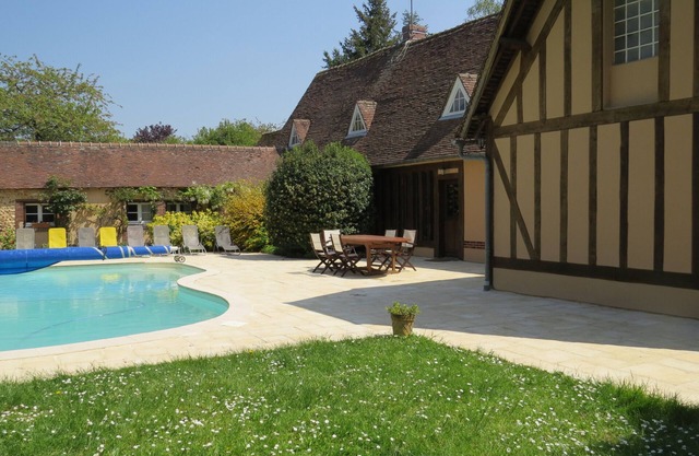 Normandy vacation home with swimming pool 12km from Verneuil sur avre