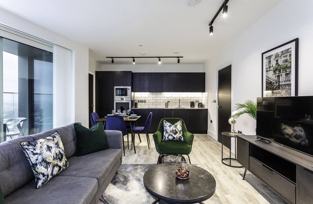 North Acton IX - 2Bed King/Double + 2Bath +Balcony