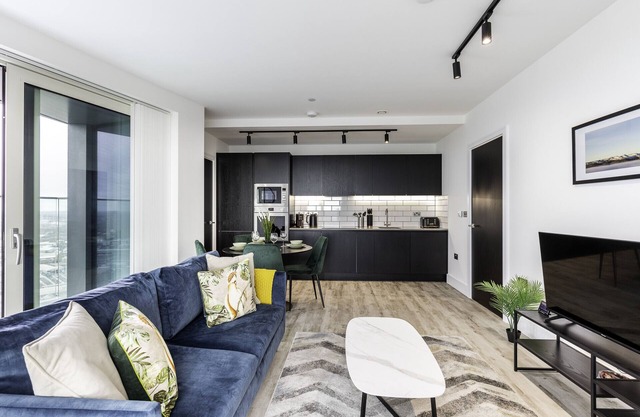 North Acton X - 2Bed King/Double + 2Bath + Balcony