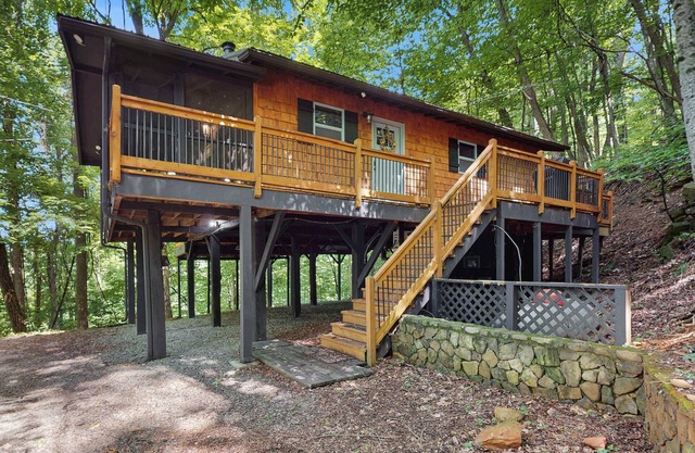 North Georgia getaway with community pool, trails, and fire pit