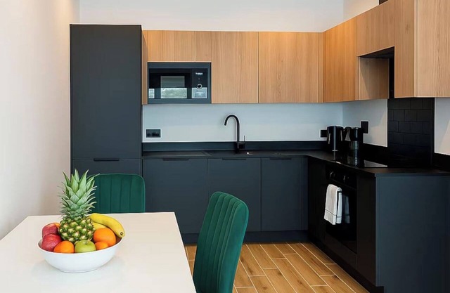 North London 1-Bed Apt, Sleeps 2, 1 Min to Tube