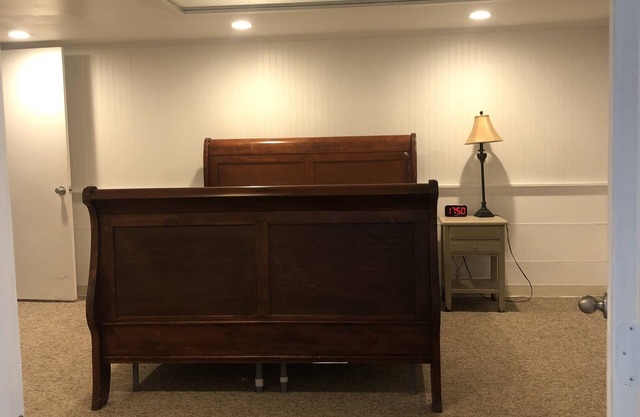 North Marshfield furnished rental with amazing sunsets . Pet friendly and cozy