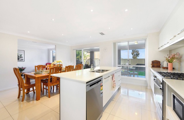 North-West 5Br near Woolworths & Regatta Centre