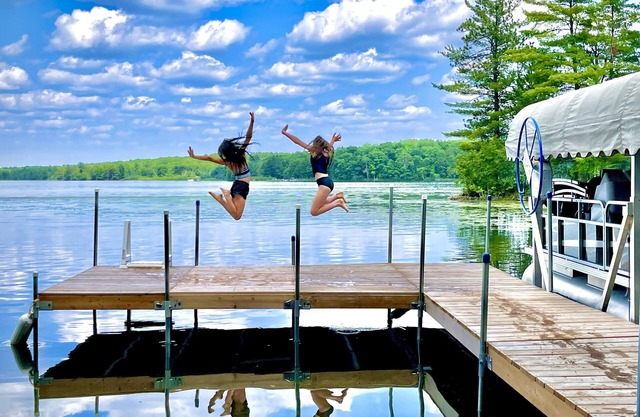 North Woods Haven for Families: sandy beach, home theater, near town & trails