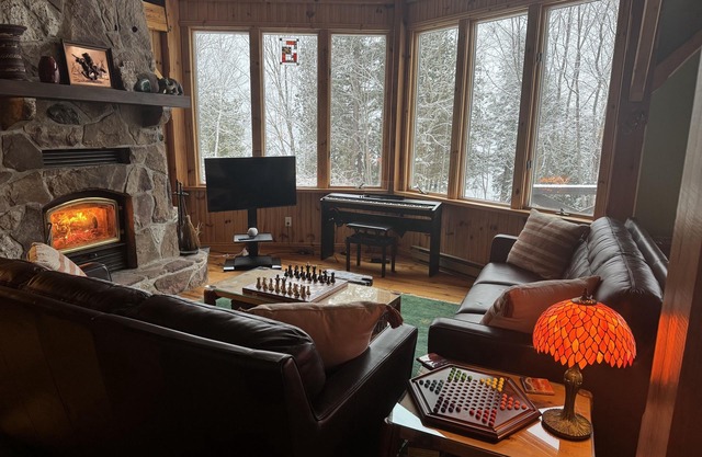 Northern Haven on a Crystal-Clear Lake. Ideal for family-style gatherings