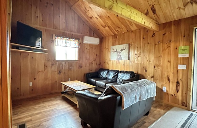Northern Maine Large Cabin 4 Wifi Kitchen AC