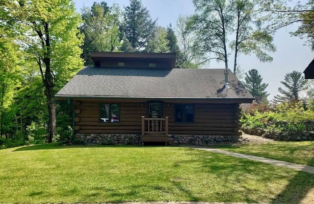 Northwoods Cabin - UTV Trails, Hiking, Fishing, Wi-Fi, Firepit, King Beds