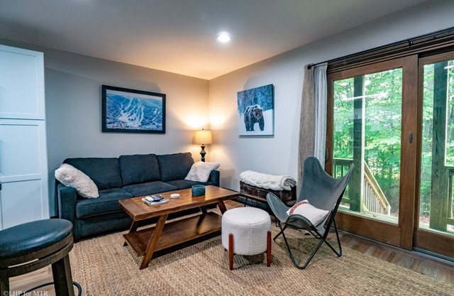 Northwoods F6 - Short walk to Timberline Mountain trails, lodge and lifts