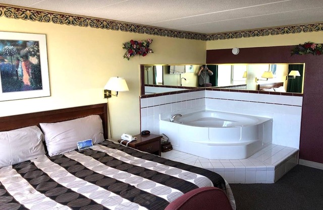 Norwood Inn and Suites Worthington