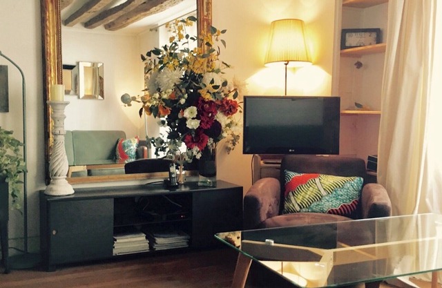 NOTRE DAME & THE ILE ST LOUIS, YOUR IDEAL HOME IN PARIS