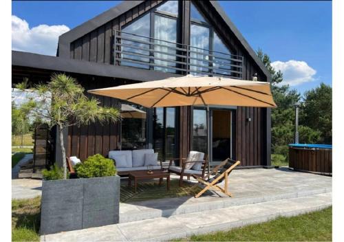 Nowoczesna stodoła z balią na Mazurach