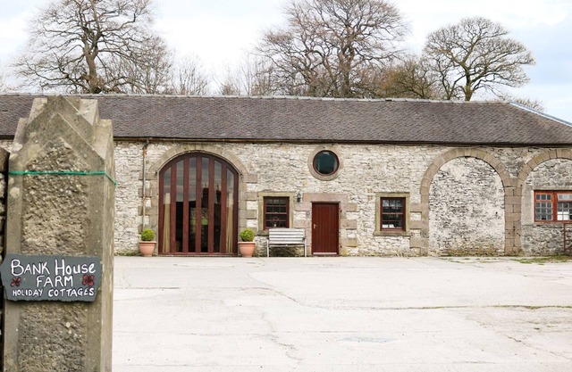 NUMBER 3, family friendly, character holiday cottage in Biggin