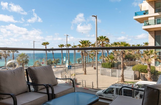 O&O Group - Stylish & Cozy Seaview Vacation APT