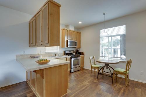 Oak View Vacation Rental about 3 Mi to Lake Casitas!