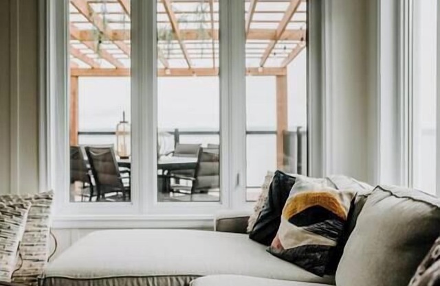 Oakes House+waterfront+games room+hot tub+Firepit
