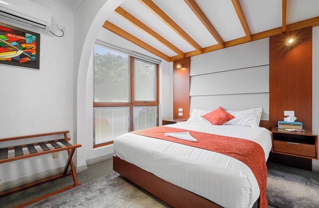 Oakleigh House: prime location Just 700 metres from Burnie's city, free parking