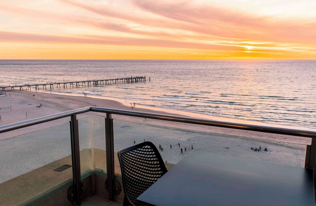 Oaks Glenelg Plaza Pier Suites