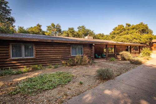 Oakwood Lodge