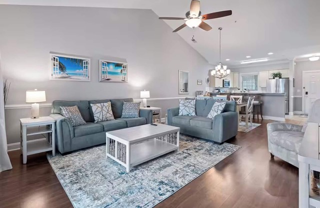 Oasis at Magnolia Pointe - Top Floor Condo with Elevator, 2BR, 2BA, 4BED
