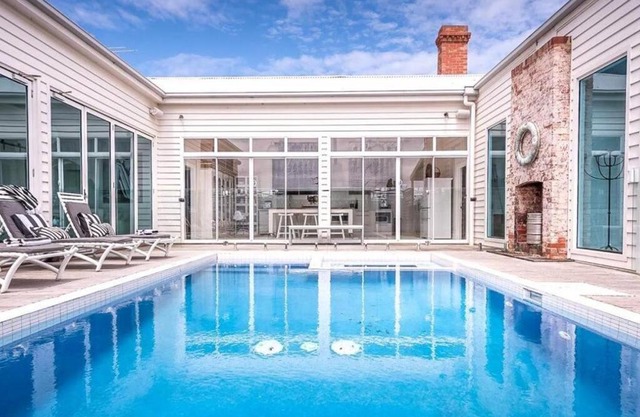 Ocean Beach House Sorrento - Luxury with Heated Pool and Spa
