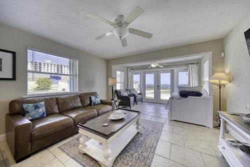 Ocean Breeze Beach Bungalow - 2bedroom 2bath