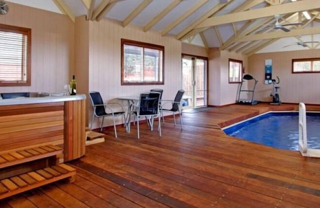Ocean Breeze Retreat - private heated indoor pool, spa and sauna