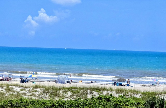OCEAN FRONT Classy, Beachy Double Balcony Condo #306 at Cape Winds Resort