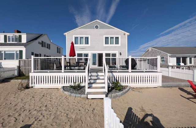 Ocean Front House in Ocean Bluff - Enjoy the Sunrise from the Deck!