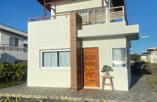 Ocean Side Modern Tiny Home in Beach Paradise with Resort Amenities