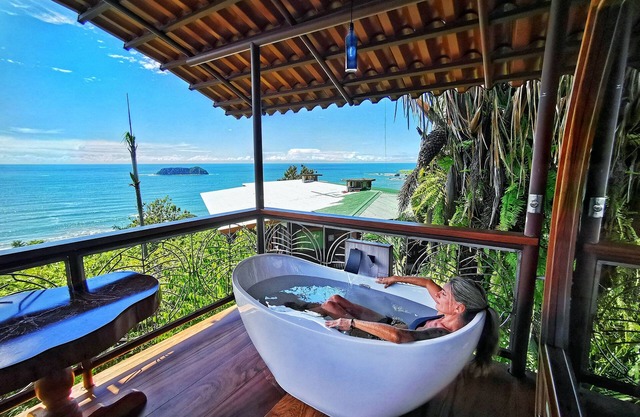 OCEAN SKY LOFT AIRPLANE HOME sleeps 8