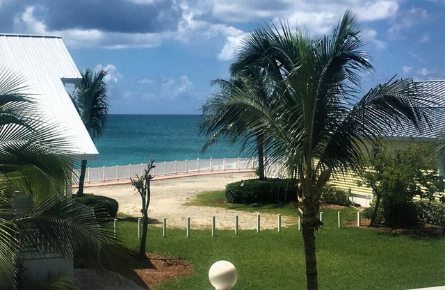 Ocean View , steps from the private beach 2 Bedroom Condo Up to 6 guests