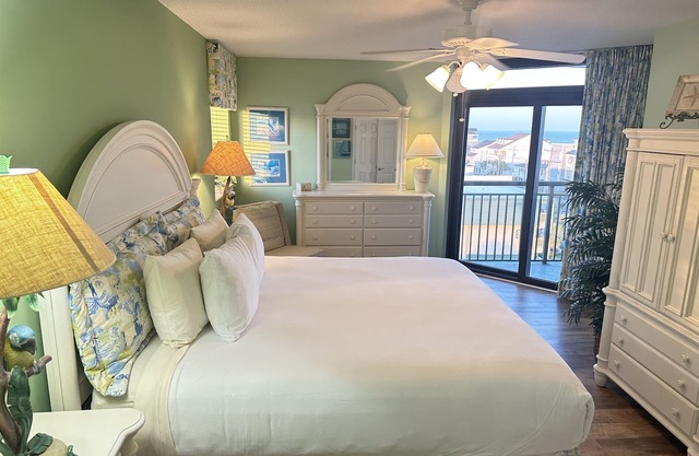 Ocean View Condo - Beach Front Pool and Hot tub!