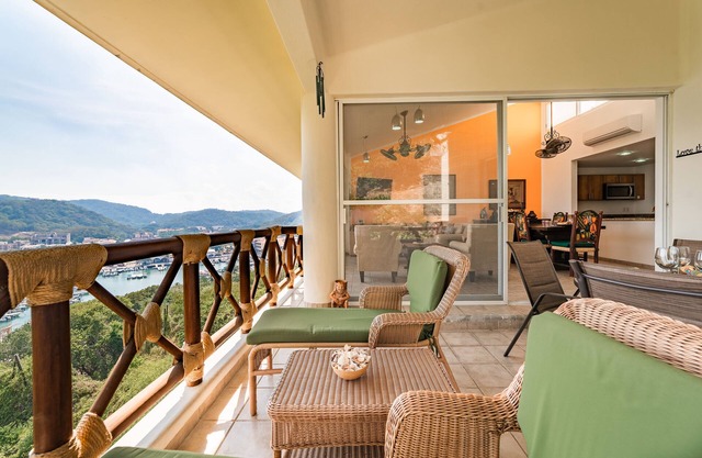 Ocean View Condo Close to Town