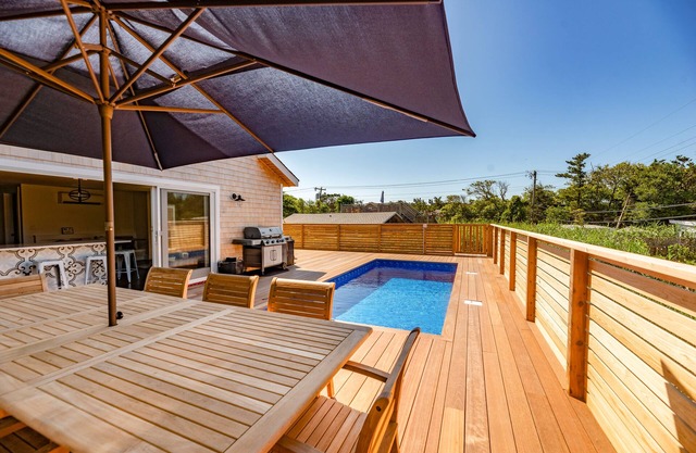 Ocean View Home w/a Rooftop Sundeck, Free WiFi, Private Pool, & Central A/C