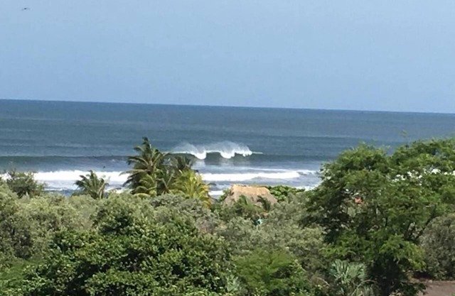 Ocean View House overlooking great surf 4 min. walk down hill