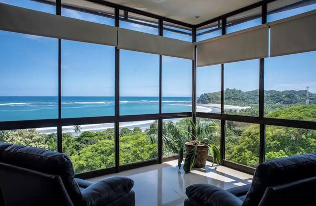 Ocean view penthouse with top location