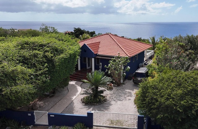 Ocean view vacation rental villa, private pool near beaches in Curaçao sleeps 4