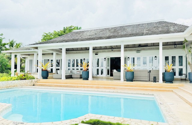 Ocean View Villa in Secured Gated Community. Chef and Housekeeper Optional.