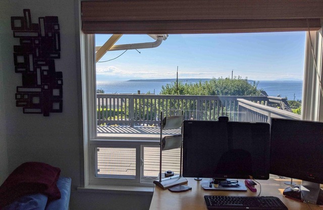 Ocean view walkable character homen