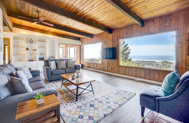 'Ocean Vista' Gold Beach Getaway!