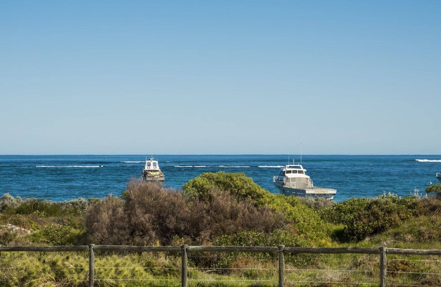 Ocean Waves - Luxury beachside accommodation